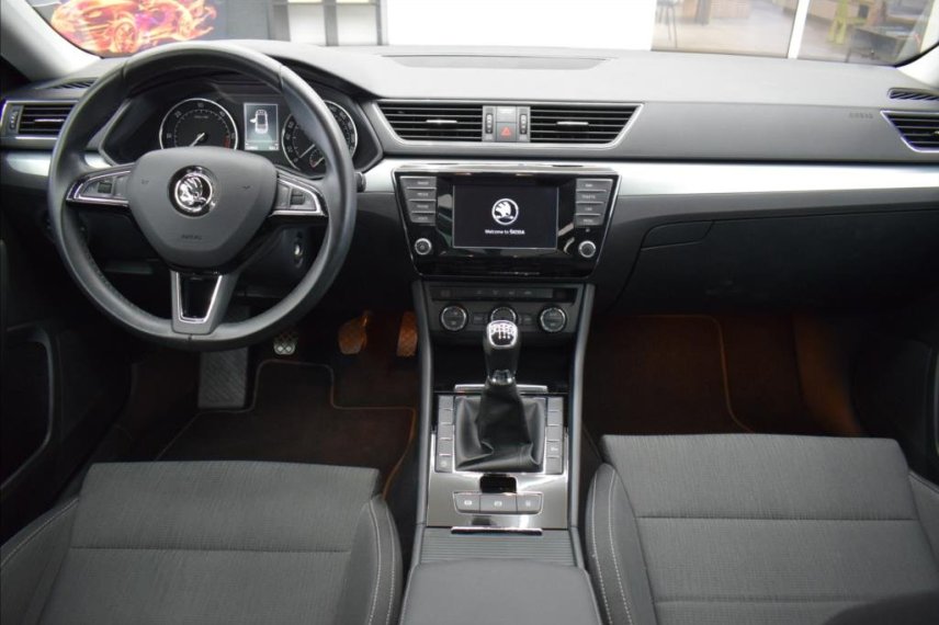 Škoda Superb galerie