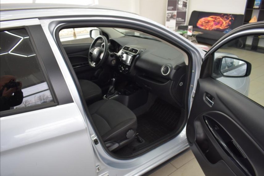 Mitsubishi Space Star galerie