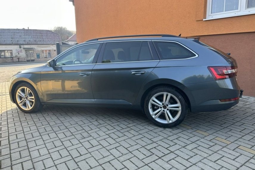 Škoda Superb galerie