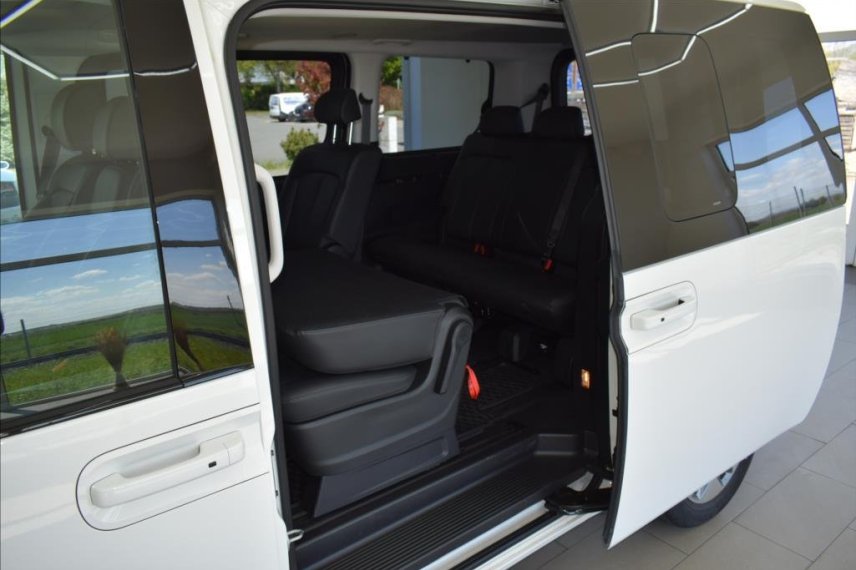 Hyundai Staria galerie