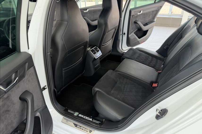 Škoda Superb galerie