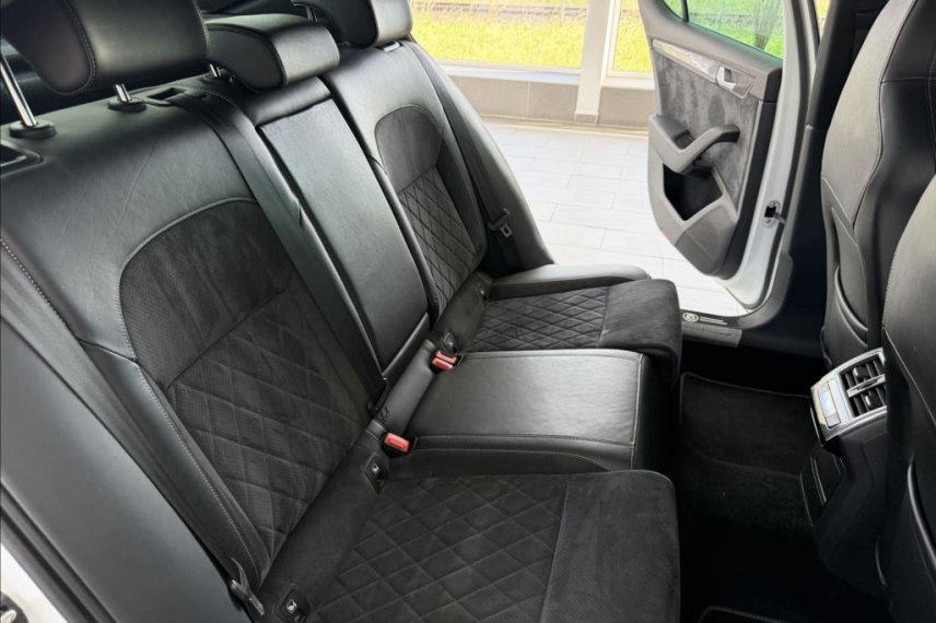 Škoda Superb galerie